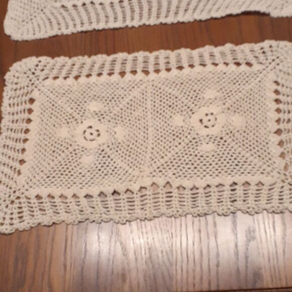 3 pc bundle vintage hand crocheted ecru mats - Picture 4 of 5